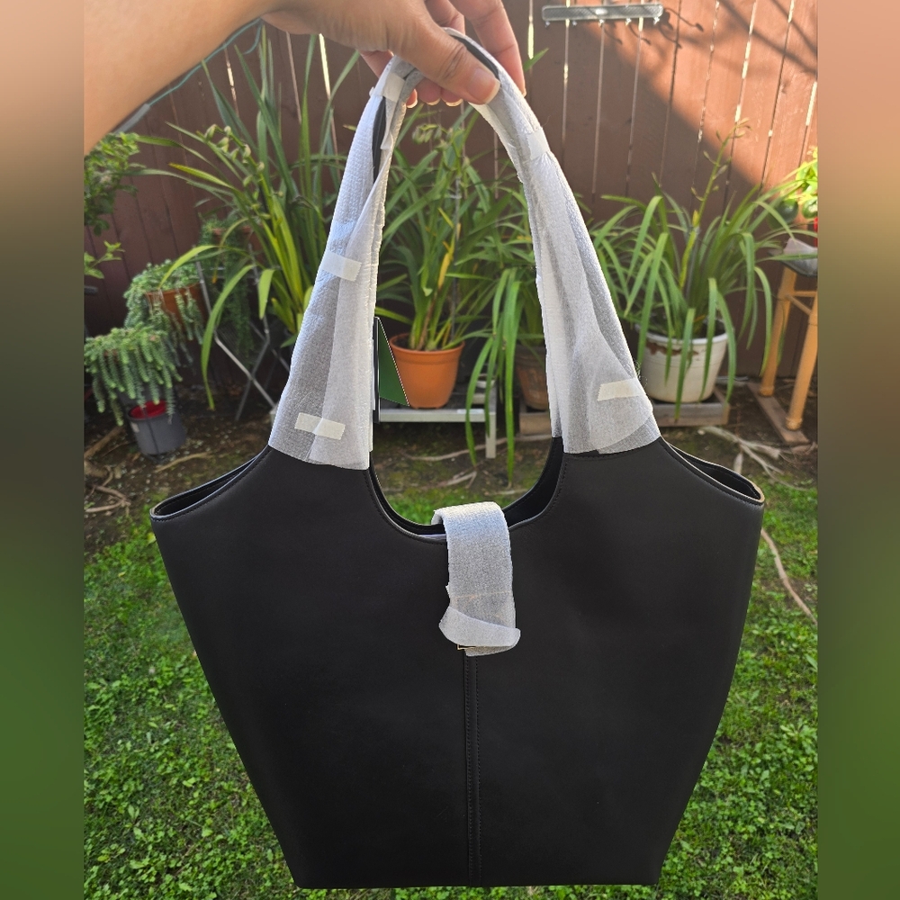 Kate Spade Elegant Black Tote Bag